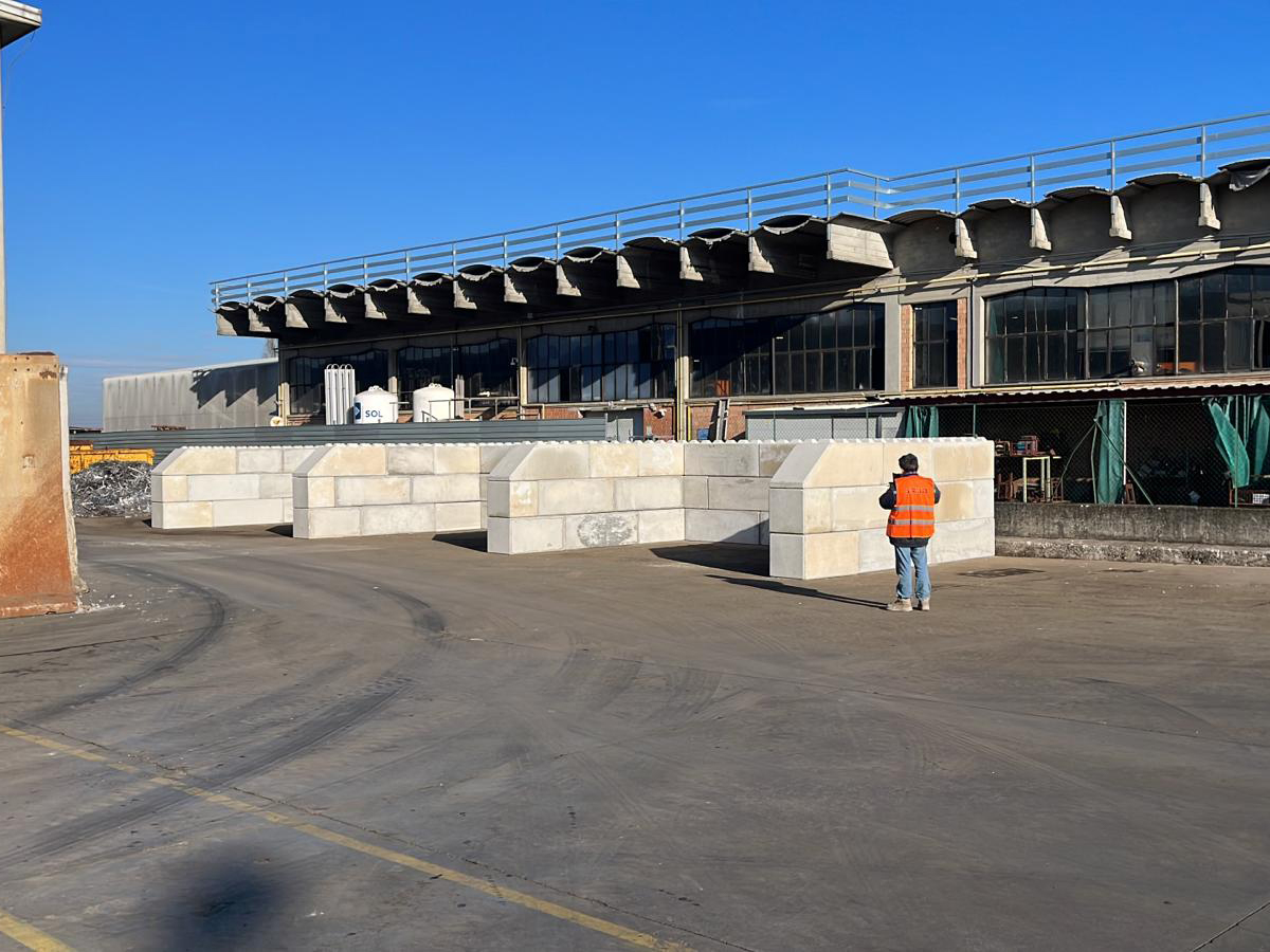 Sani Block | Sani Rino -  impresa di scavi, demolizioni civili, speciali, edilizia industriale